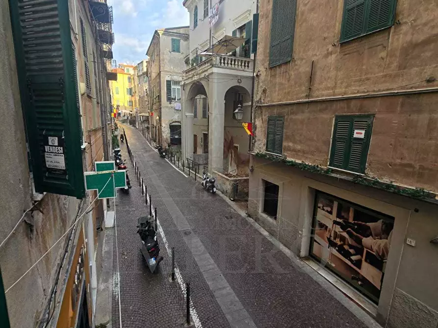 Immagine 1 di Trilocale in vendita  in Via Giuseppe Garibaldi 9 a Ventimiglia