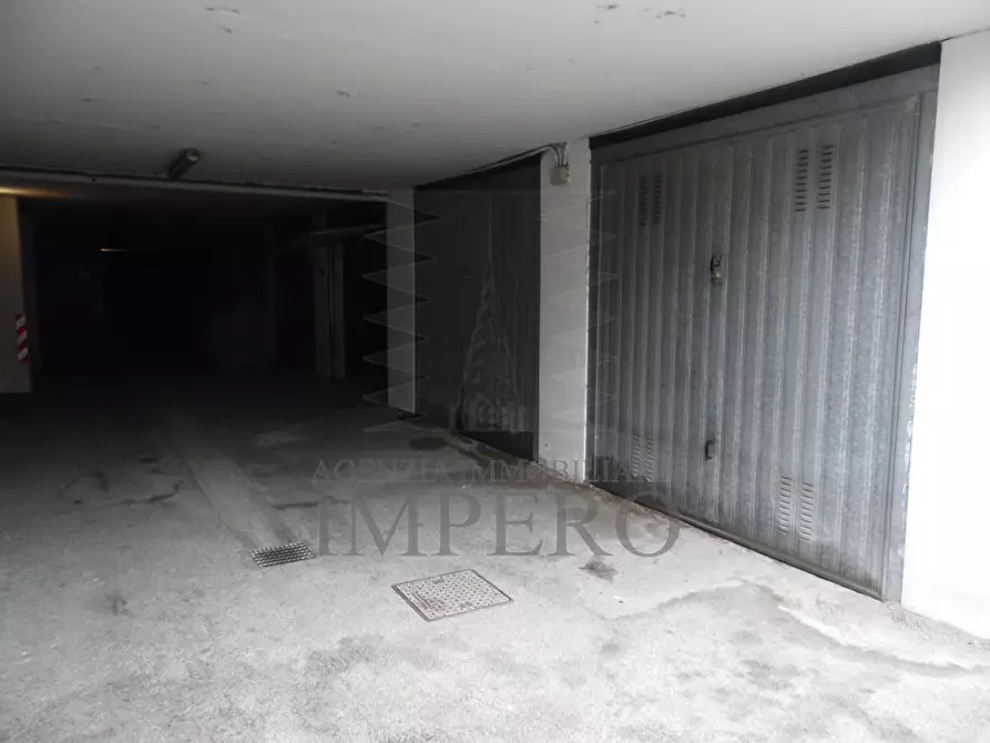 Immagine 2 di Garage in vendita  in Corso Limone Piemonte 86 a Ventimiglia