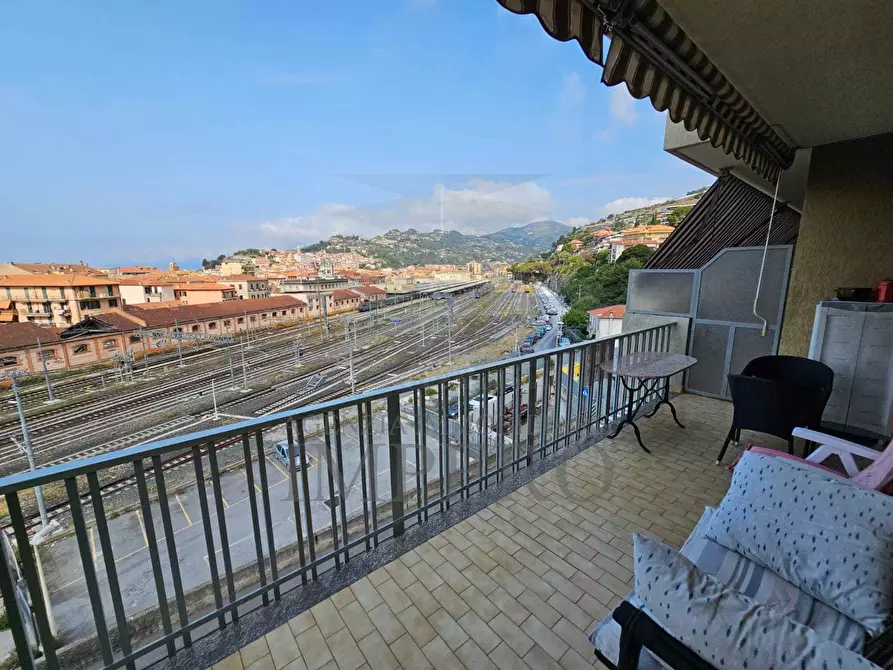 Immagine 1 di Quadrilocale in vendita  in Via San Secondo 50 a Ventimiglia