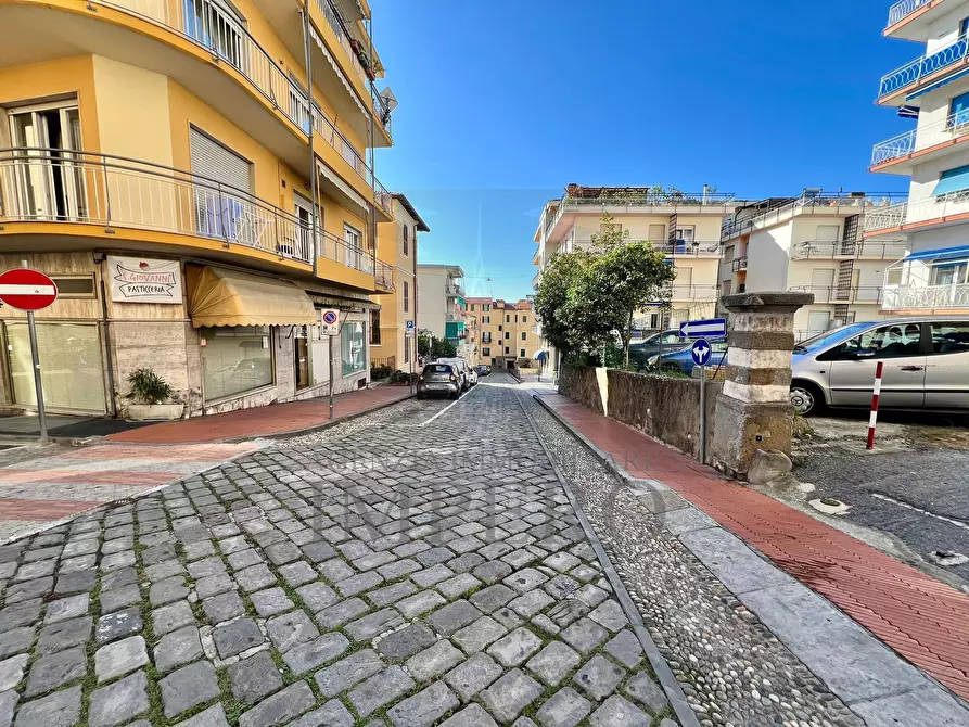 Immagine 9 di Magazzino in vendita  in Via Jean Jonquiere 25 a Ospedaletti