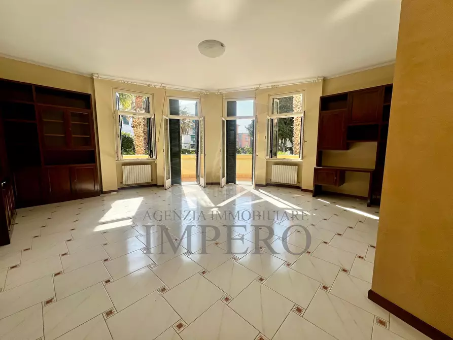 Immagine 34 di Quadrilocale in vendita  in Corso Italia 100 a Bordighera