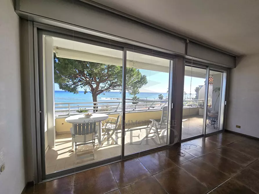 Immagine 3 di Pentalocale in vendita  in Lungomare Varaldo 67 a Ventimiglia
