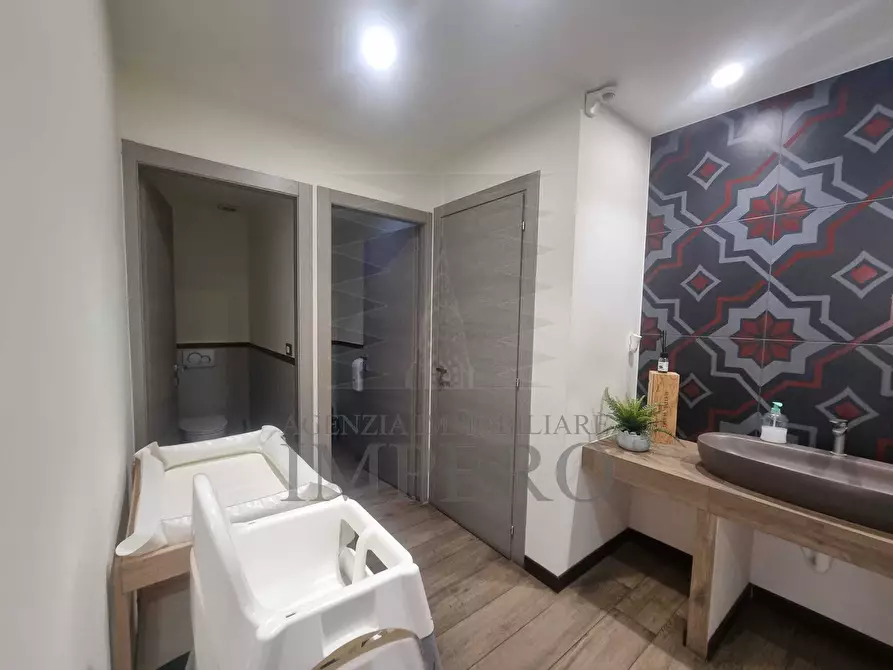 Immagine 14 di Locale commerciale in vendita  in Via Sir Thomas Hanbury 13C a Ventimiglia