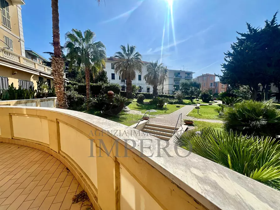 Immagine 37 di Quadrilocale in vendita  in Corso Italia 100 a Bordighera