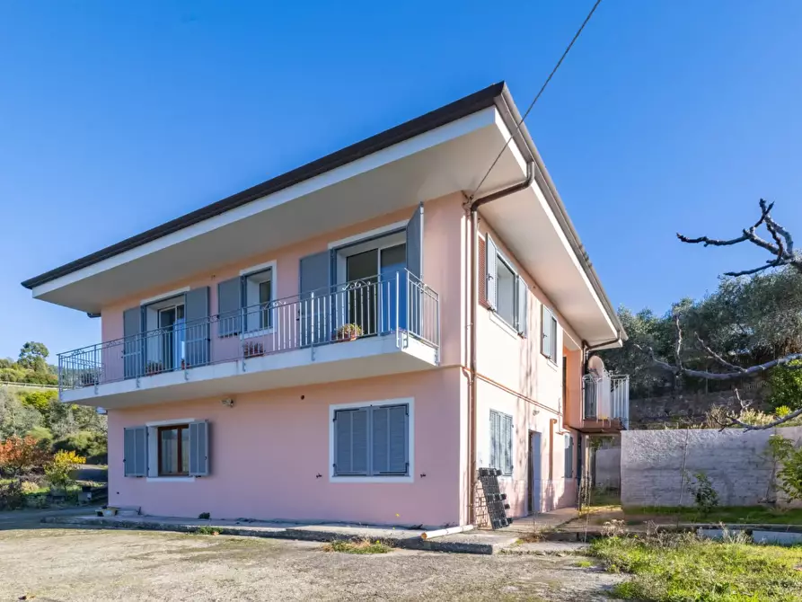 Immagine 1 di Casa bifamiliare in vendita  in Via Sapergo 2 a Bordighera