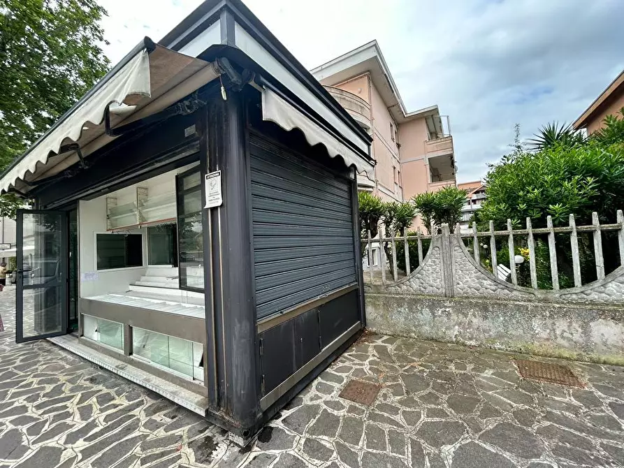 Immagine 2 di Locale commerciale in vendita  a Francavilla Al Mare