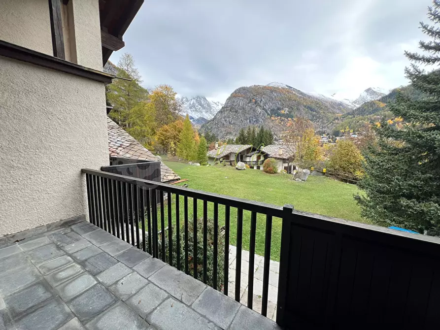 Immagine 15 di Quadrilocale in vendita  a Courmayeur