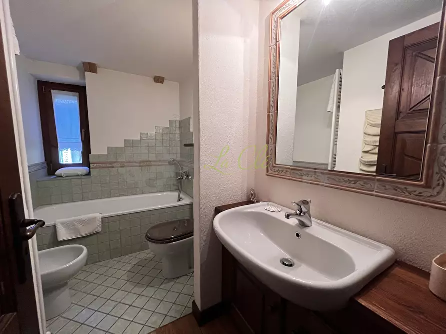 Immagine 15 di Pentalocale in affitto  in Regione Belvedere 4 a Courmayeur