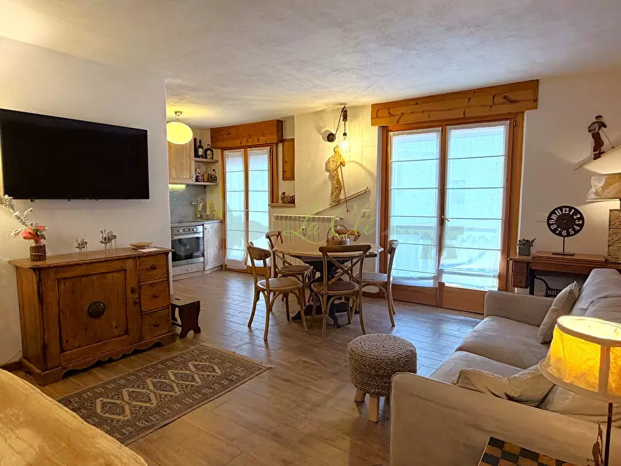 Immagine 2 di Trilocale in vendita  a Courmayeur