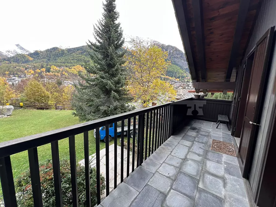 Immagine 10 di Quadrilocale in vendita  a Courmayeur