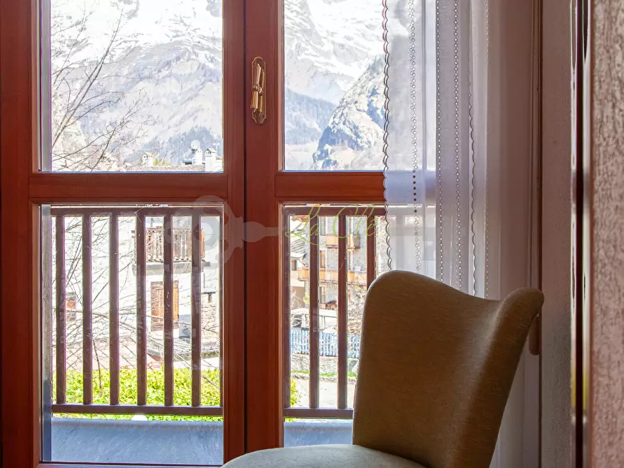 Immagine 24 di Quadrilocale in affitto  a Courmayeur