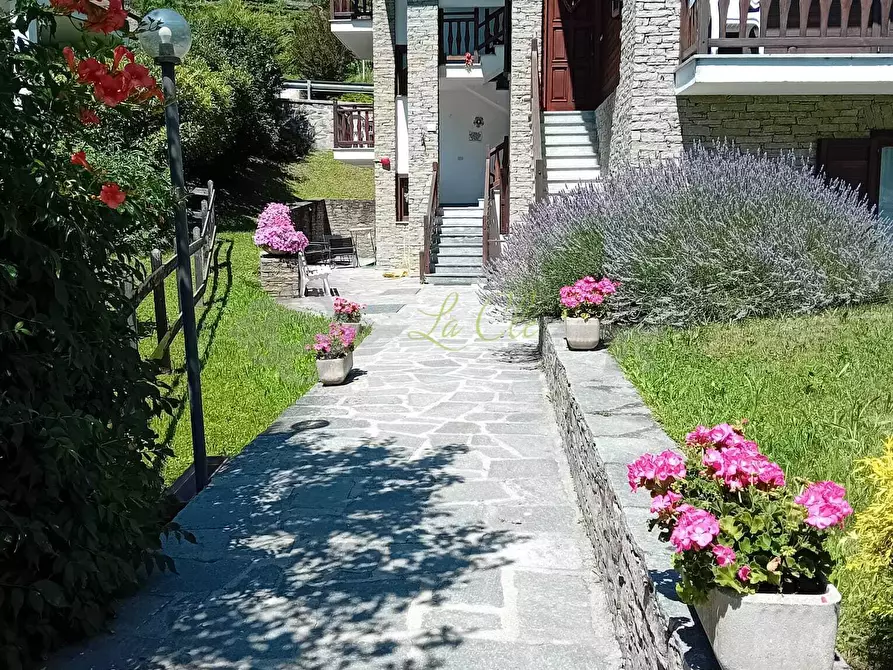 Immagine 1 di Bilocale in affitto  in Via dell'Echely 57 a Morgex