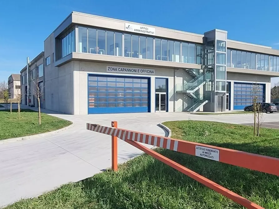 Immagine 1 di Capannone industriale in vendita  in Via Cascinapiano 10 a Langhirano