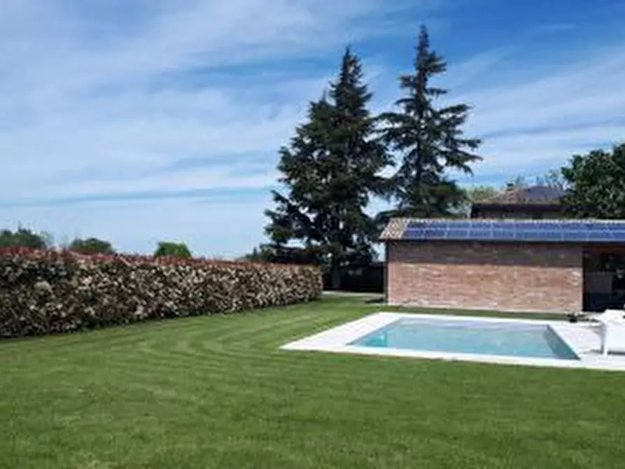 Immagine 4 di Rustico / casale in vendita  in Strada Langhirano 177 a Parma