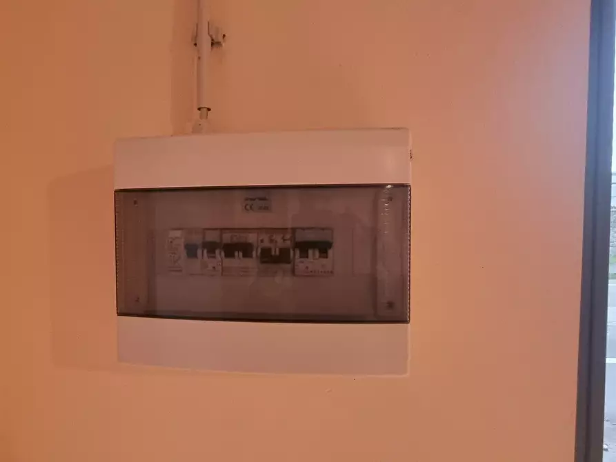 Immagine 7 di Locale commerciale in vendita  in strada cava in vigatto 222 a Parma