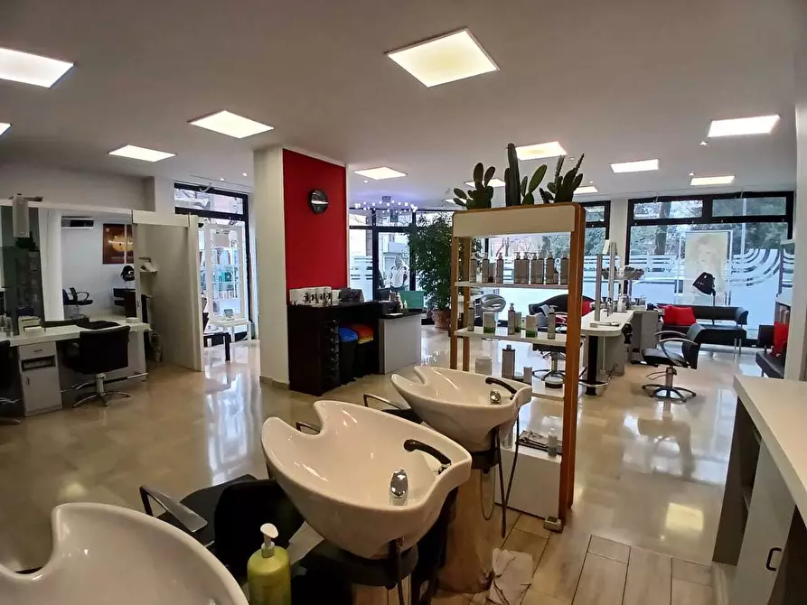 Immagine 8 di Locale commerciale in vendita  in Via della Pace 486 a Vignola