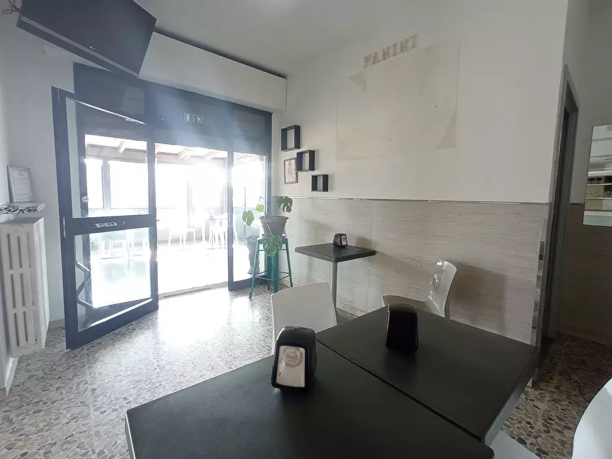 Immagine 14 di Locale commerciale in vendita  in strada Barchetta 258 a Modena