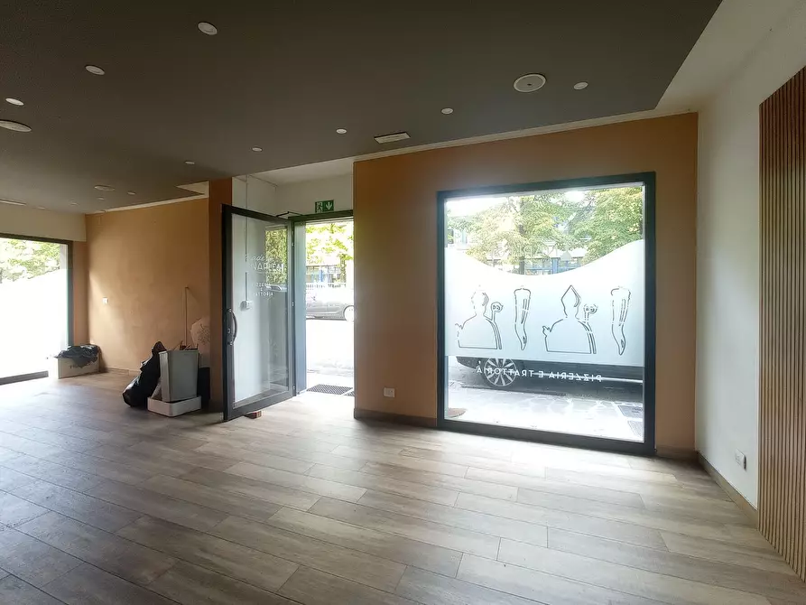 Immagine 6 di Locale commerciale in vendita  a Modena