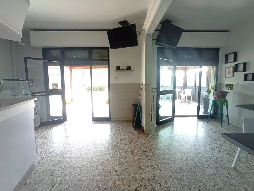 Immagine 5 di Locale commerciale in vendita  in strada Barchetta 258 a Modena