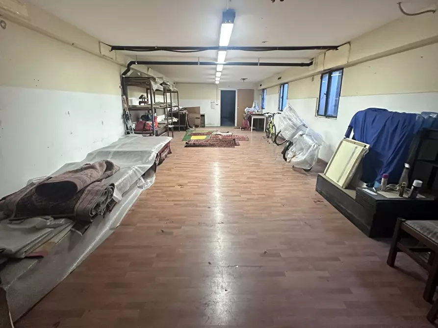 Immagine 4 di Garage in vendita  a Rovigo