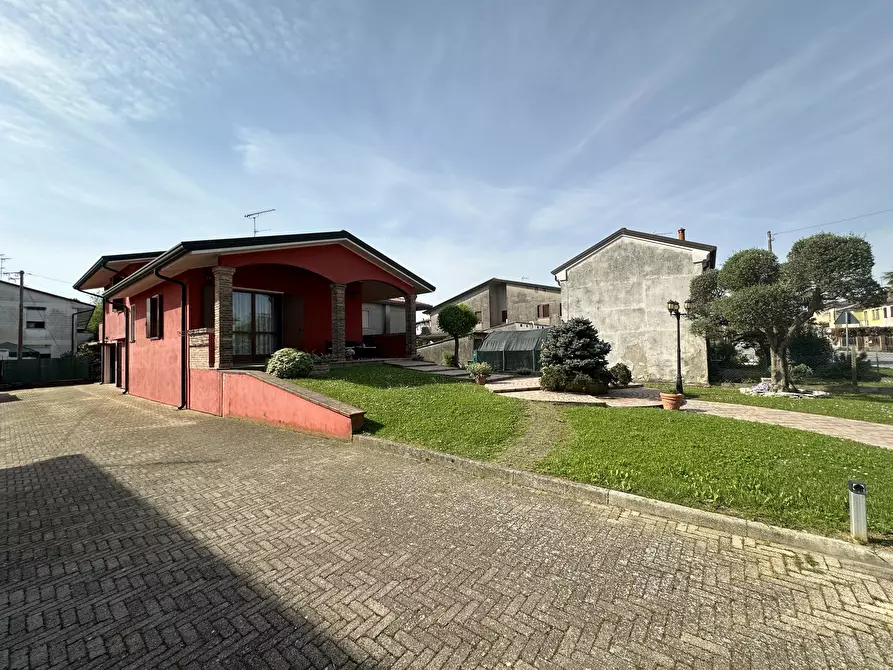 Immagine 32 di Villa in vendita  in Viale dei Mille a Rovigo