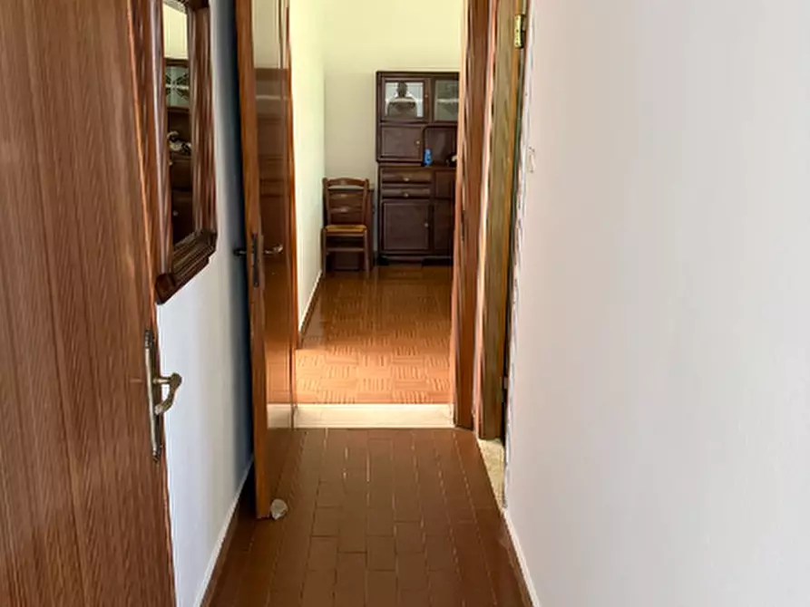 Immagine 14 di Locale commerciale in vendita  a Rovigo