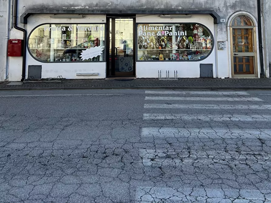 Immagine 1 di Locale commerciale in vendita  a Ceregnano
