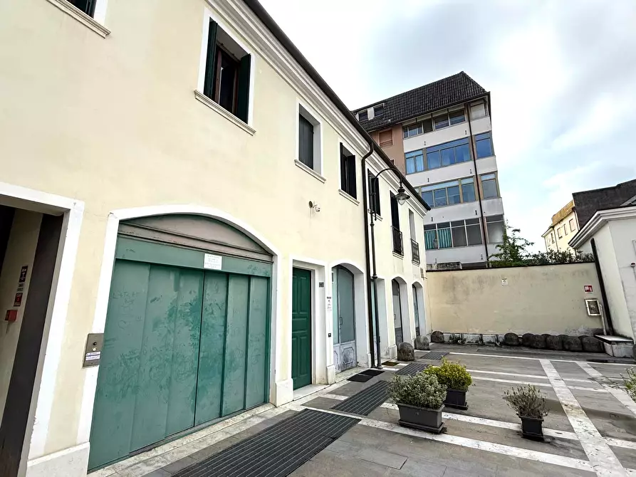 Immagine 15 di Trilocale in vendita  in Via Silvestri 15/P a Rovigo