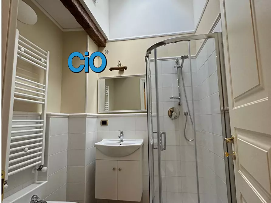 Immagine 9 di Mansarda in vendita  a Bologna