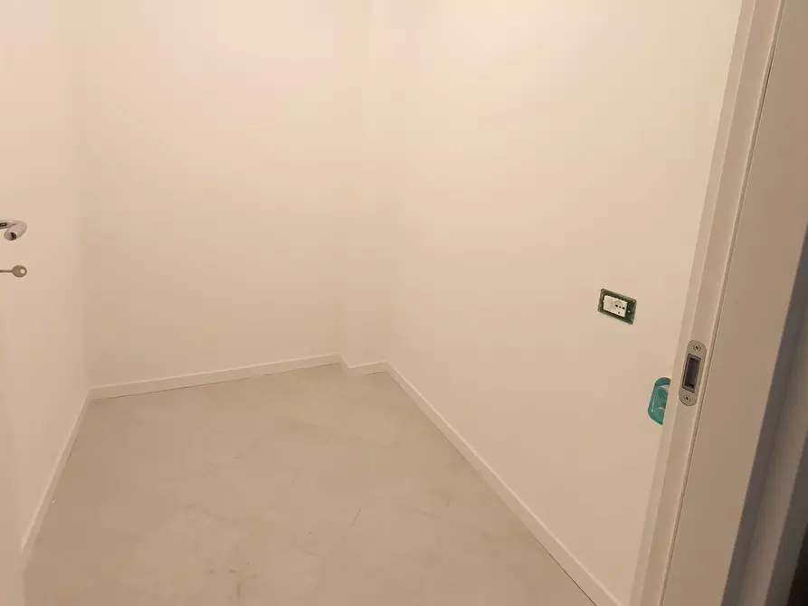 Immagine 12 di Ufficio in vendita  in ZONA VIA MILANO a Brescia