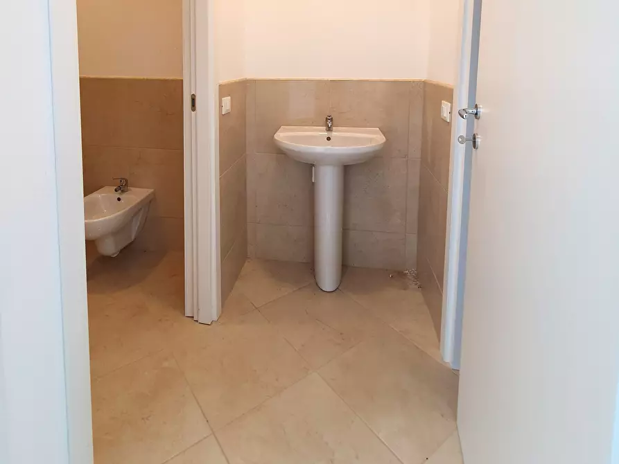 Immagine 10 di Locale commerciale in vendita  in TRAV. VIA MILANO a Brescia