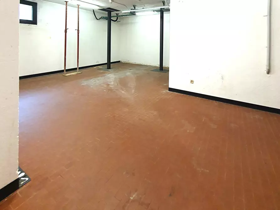 Immagine 10 di Locale commerciale in affitto  in VIA CORSICA a Brescia
