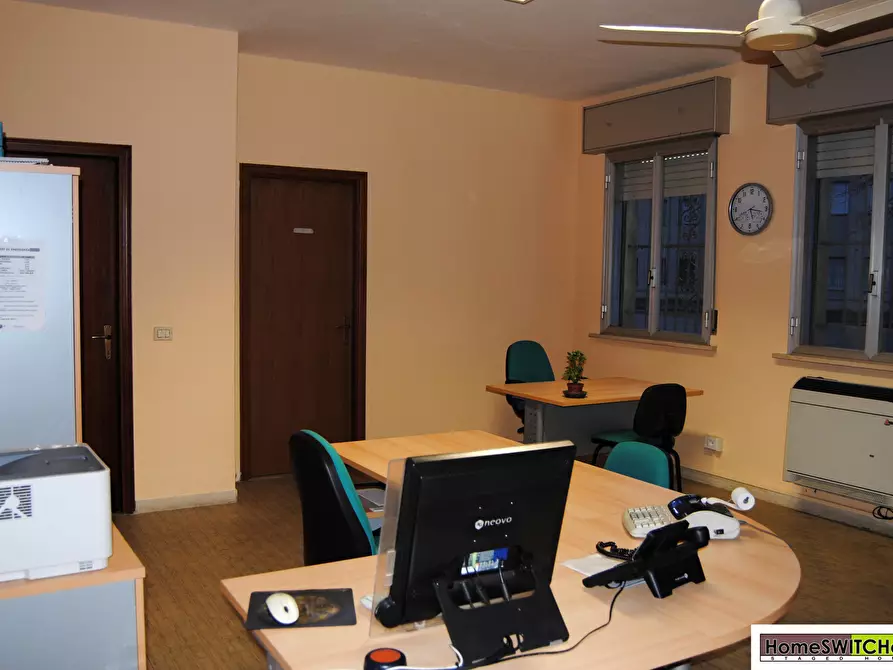 Immagine 9 di Ufficio in affitto  in Viale Puccini a Lucca