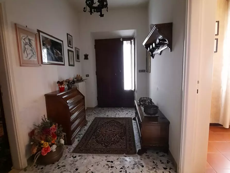 Immagine 3 di Villa in vendita  in bollori a Lucca