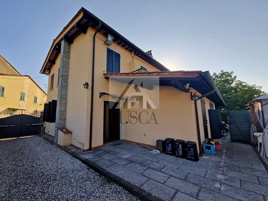 Immagine 2 di Casa bifamiliare in vendita  in Via della Santissima Annunziata a Lucca