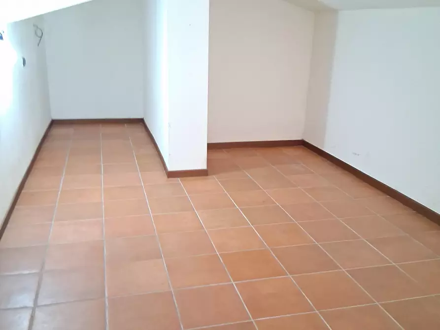 Immagine 12 di Bilocale in vendita  in Via delle Ville Prima a Lucca