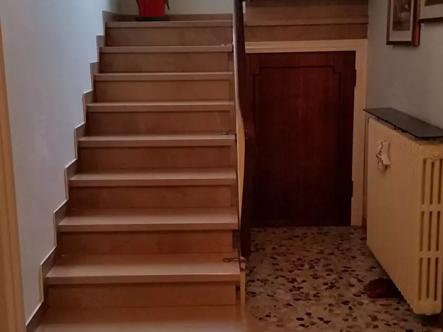 Immagine 5 di Villa in vendita  in bollori a Lucca