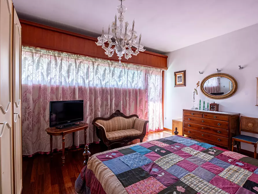 Immagine 11 di Villa in vendita  in Via dei Pellegrini a Lucca