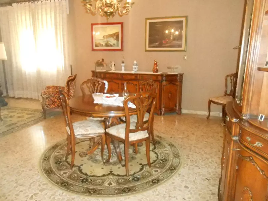 Immagine 5 di Villa in vendita  in Via per Chiatri a Lucca