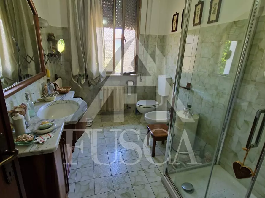 Immagine 10 di Villa in vendita  in Via G. Amendola a Lucca