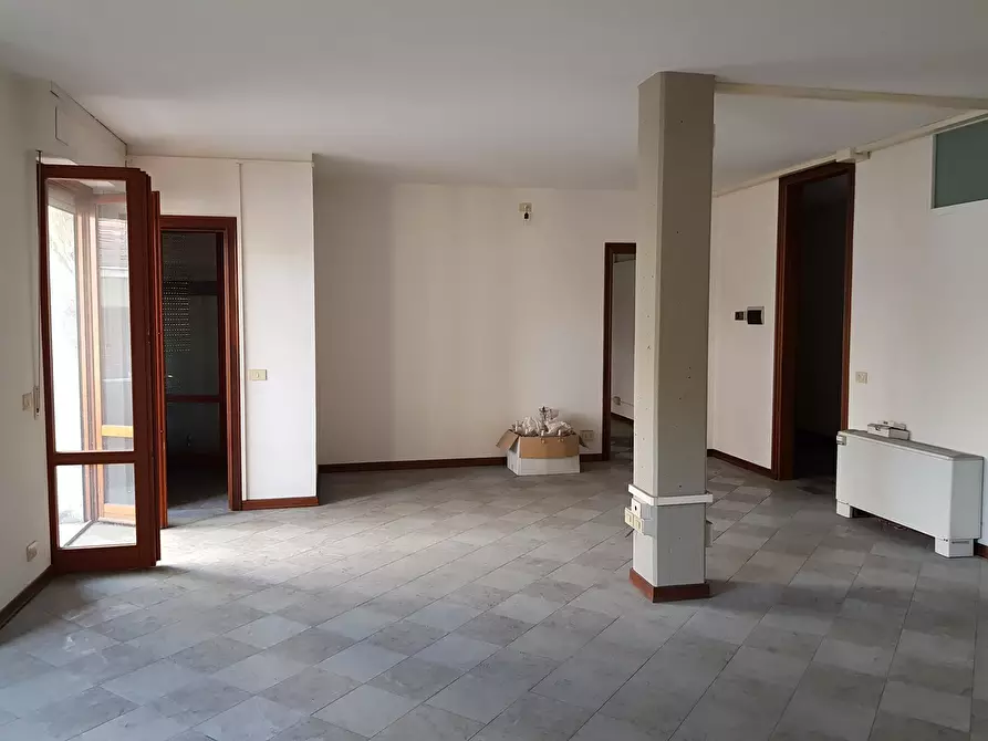 Immagine 1 di Ufficio in affitto  in pisana a Lucca
