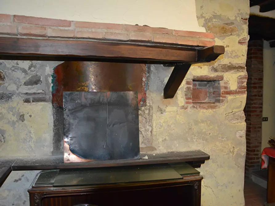 Immagine 38 di Rustico / casale in vendita  in vai elle chiesa a Lucca