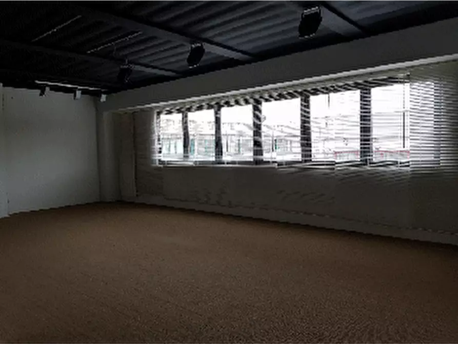 Immagine 9 di Ufficio in vendita  in Via de gasperi a Lucca