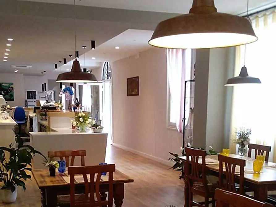 Immagine 10 di Bar / Ristorante in vendita  in Viale Castruccio Castracani a Lucca