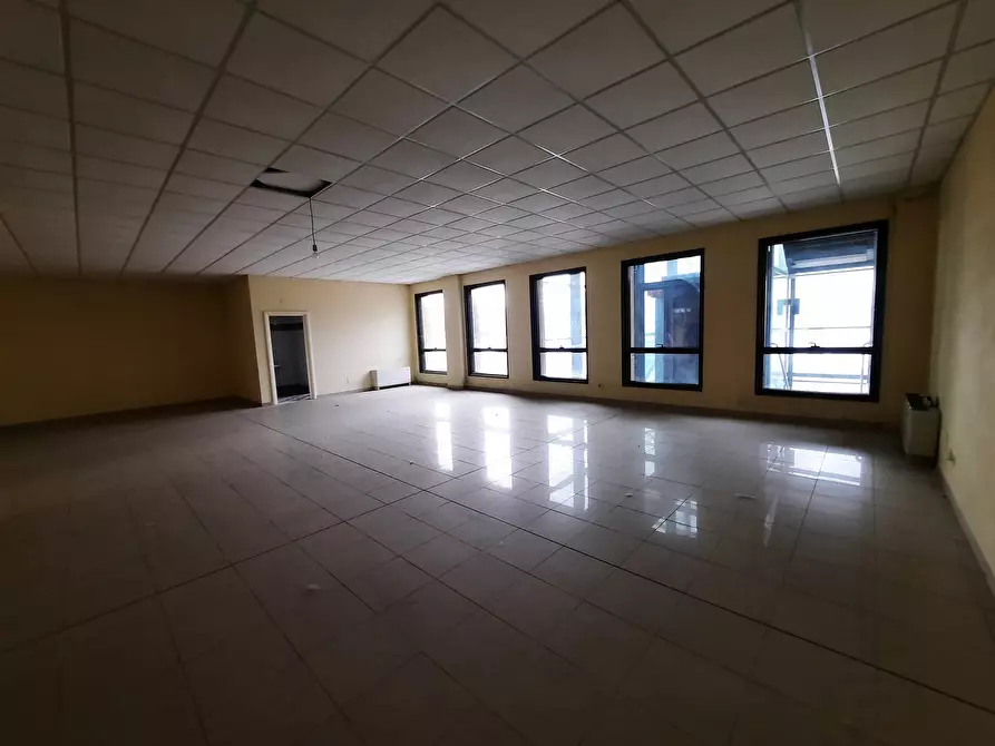 Immagine 3 di Ufficio in affitto  in Via per Corte Ceccotti a Lucca