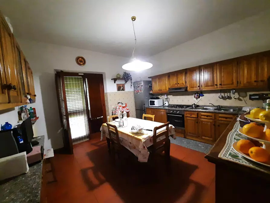 Immagine 10 di Villa in vendita  in bollori a Lucca
