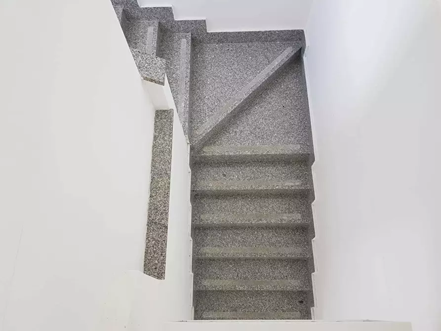 Immagine 8 di Ufficio in affitto  in Viale Castruccio Castracani a Lucca