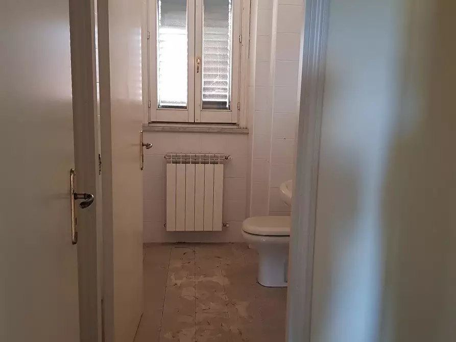 Immagine 11 di Ufficio in affitto  in Via Angeloni Carlo 81 a Lucca