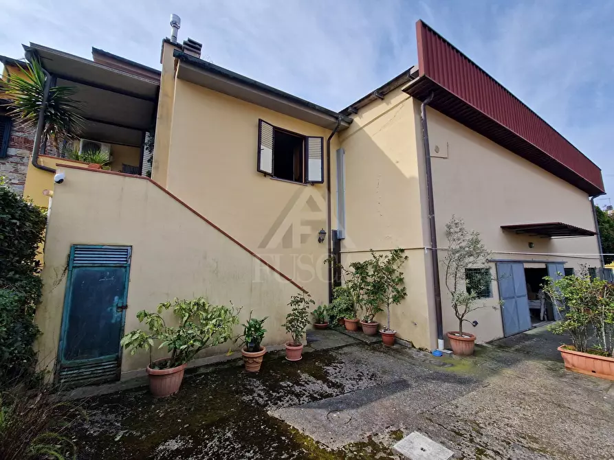 Immagine 1 di Quadrilocale in vendita  in Via delle Gavine 531 a Lucca