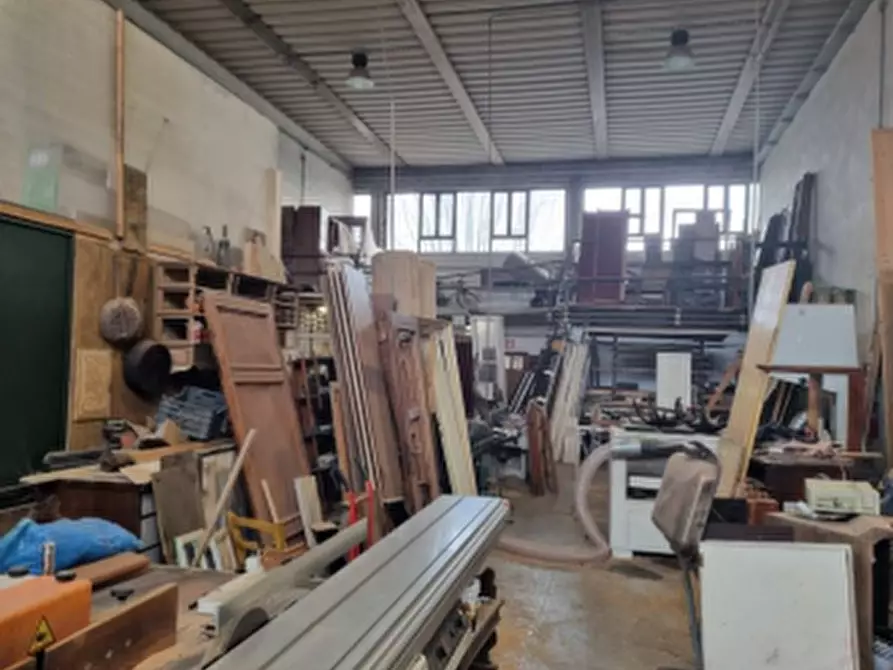 Immagine 2 di Attività artigianale in vendita  in Via Sarzanese 2649 a Lucca